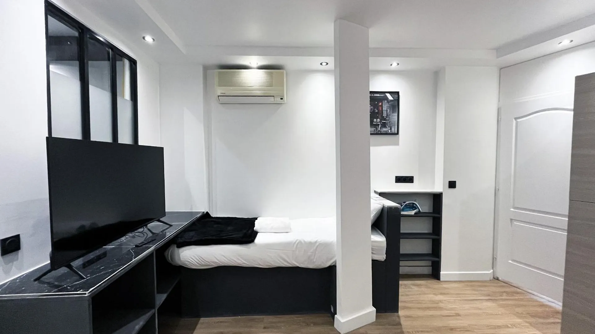 Apartment Urban Flat 173 - Charming Flat Atelier Gaite Montparnasse Paris